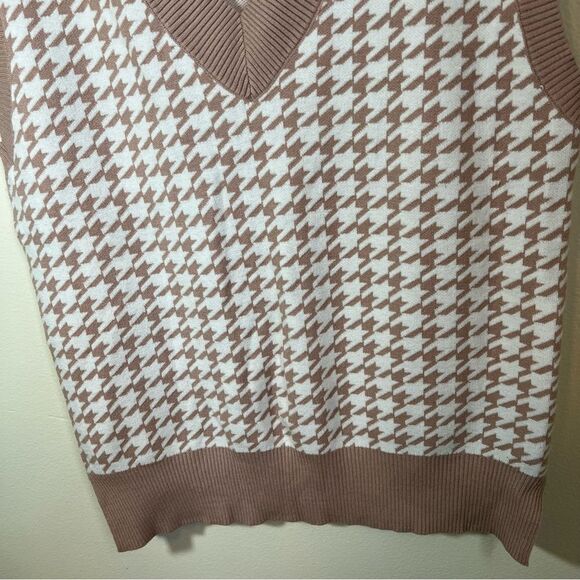 ✨ Simplee Women’s Tan White Houndstooth Vest OS - Picture 4 of 8